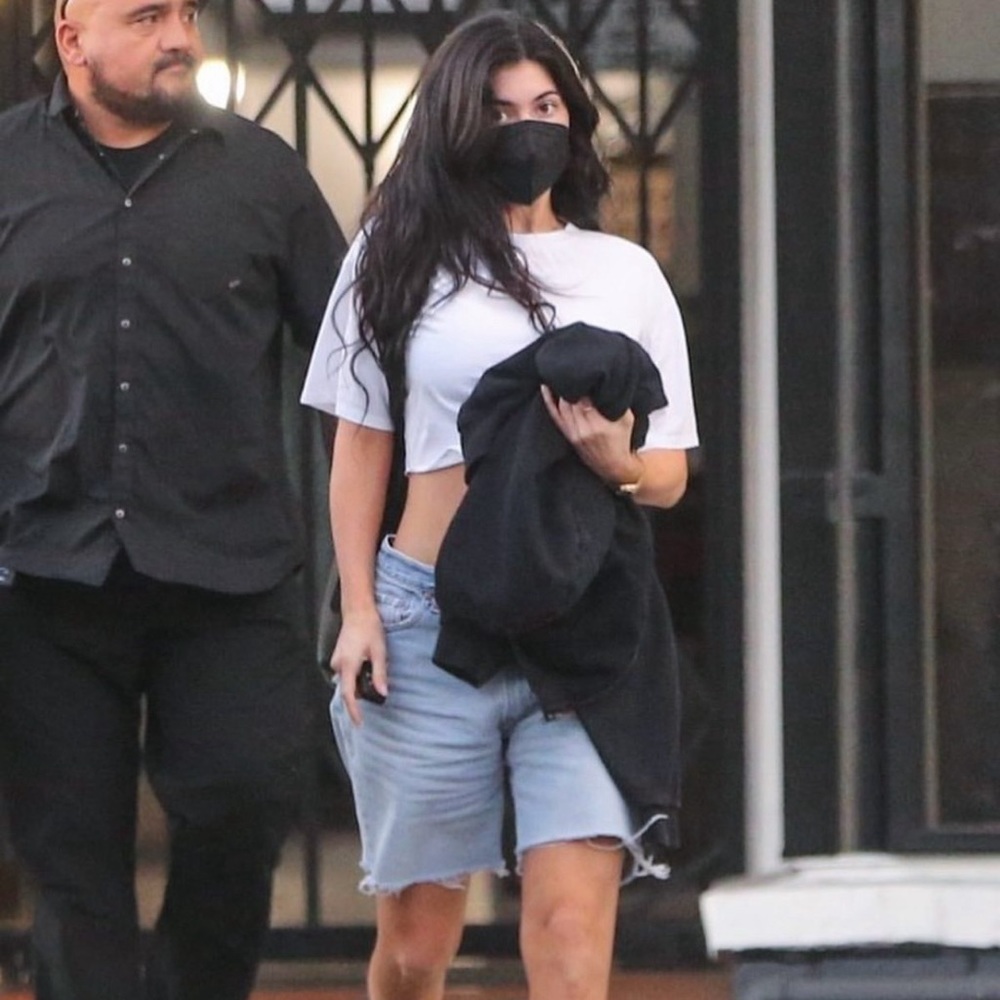 OVERSIZED VINTAGE 501 LEVI BLUE DENIM BERMUDA SHORTS. 27